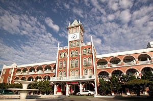 百年名校爆資金不足 台南長榮中學宣佈2個月不發薪