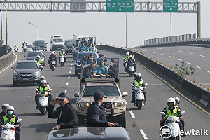 隨行直擊》支持者群相！蔡英文全面啟動 大掃街揮軍北上（圖）