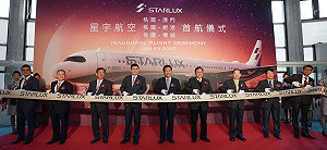 星宇航空正式啟航！張國煒親送首航旅客登機