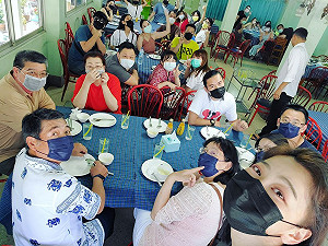 武漢肺炎》邵庭全家赴泰國度假 一說中文...當地人竟全跑光