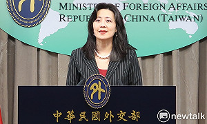 武漢肺炎》約60名滯阿國人搭機返台 外交部：國人已上飛機