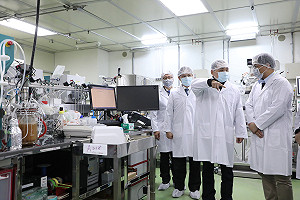傳郭台銘爭取台康代工BNT 台康駁：基於同理心協助進口