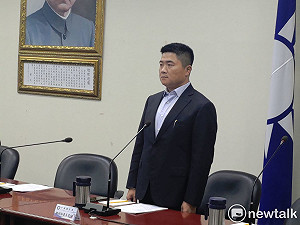 涉「圈地運動」他譏 : 顏寬恒說的是土地正義 還是土地利益？