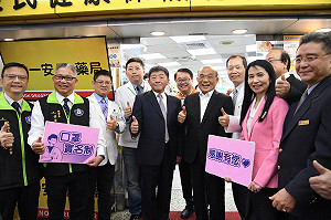 蘇貞昌前往藥局參訪 曝口罩2.0第二階還有70萬人未繳費