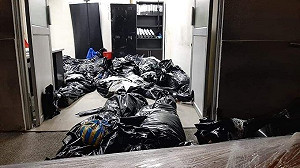 武漢肺炎癱瘓厄瓜多醫療 曝當地屍體「堆民宅扔路邊」慘況！