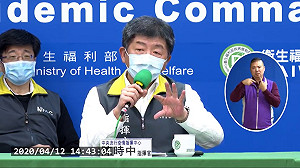 武漢肺炎》解決口罩大小不均！藥師提議由工廠親配 陳時中疑惑：這「沒通」