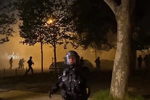 法警封城期間施暴少數族裔掀怒火 巴黎連2天暴動