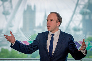 英衛生大臣無視防疫大搞「人與人連結」 與助理婚外情惹眾怒