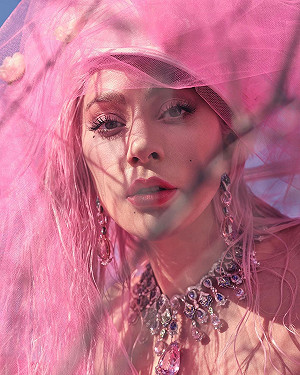 Lady Gaga公開新專輯曲目 超狂合作名單意外曝光