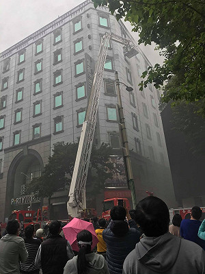 林森錢櫃大火 逃出民眾曝：灑水器沒灑、警報完全沒響！