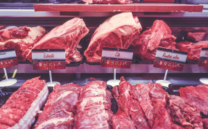 擔心發生「肉荒」 川普簽行政命令 禁肉類加工廠停工