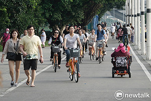 良影一二》五一連假第一天疫情紓緩 大稻埕碼頭再現人潮