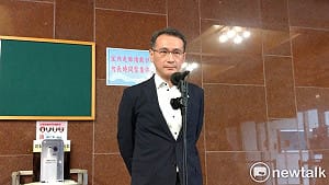 習近平發賀電給朱重申「九二共識」 鄭運鵬：給緊箍咒 國民黨照劇本耍猴戲