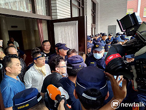 便衣刑警持攝影機入議場蒐證 引藍委不滿