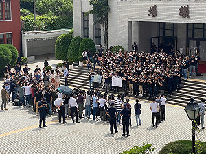 黑衣人圍議場? 陳柏惟稱預測成功：爛戲一場 劇本該送垃圾桶 ！