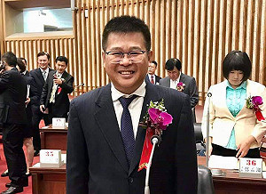 高市議長補選》民進黨推張勝富出線 迎戰藍營曾麗燕