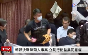 藍委瘋狂丟水球  陳柏惟：看開票還被砸「有夠無奈」