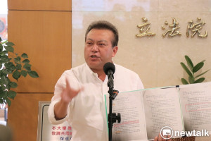 蘇震清涉捲入SOGO案  親綠粉專籲立即請辭：收賄就是垃圾