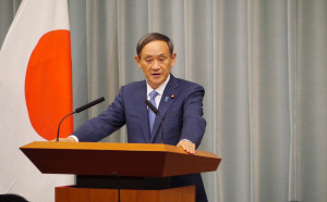 開幕式天皇致詞菅義偉坐著聽挨罵 東奧組委會道歉：現場事故