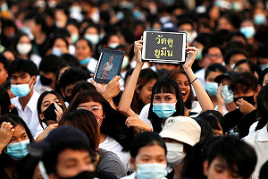 泰政府要求封殺批泰皇「皇家市場」百萬粉絲團 臉書採取法律行動反制