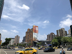 南北兩樣情！北部晴朗炎熱達36度高溫 南部依舊豪雨不斷