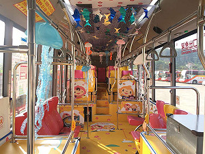 台灣好行變身水母公車！坐進車廂悠遊Xpark水族館