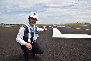 如期完工！桃機北跑道今刨鋪完成 林佳龍現場視察直呼滿意
