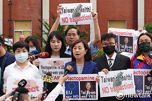 藍委趁捷克團訪立院抗議美豬 他批：丟臉! 國民黨如義和團