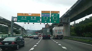 回堵長度縮短！國道1號南向五股-林口調整車道開放路肩 民眾有感