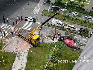 保持行車距離！大貨車、聯結車國道事故比例高 光7月就4起翻車