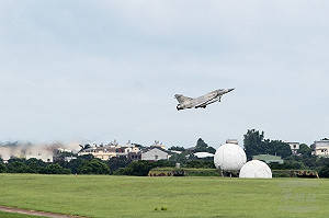 幻象2000掛電戰莢艙 演練戰力保存 與F-16V轉場佳山基地