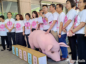 國民黨併大選、反萊豬兩案連署 首日合計已破五萬份
