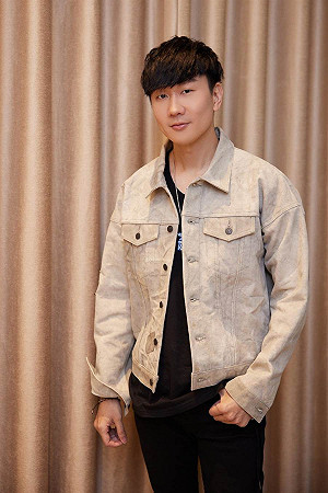 天王林俊傑推出新歌 自曝害老蕭「帶傷上場」