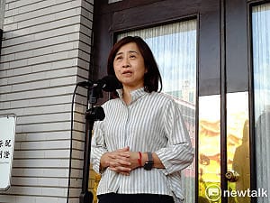 林奕華拖一個月上任免補選 黃光芹批：天大地大 為了做官 她比誰都大？