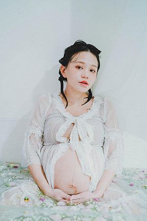 陳彥婷自然產下兒子「小黃金」 艱辛分娩網友全哭了