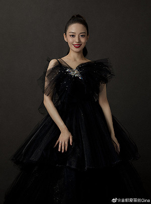 孕婦吉娜禮服現身！「細腰」上熱搜遭非議：畸形審美