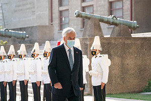 智利疫苗開打 總統親自赴機場迎接中國疫苗