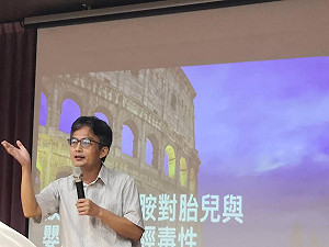蘇偉碩縮了「比搖頭丸毒250倍變0.25倍」他轟：專業破產的專家還叫專家？