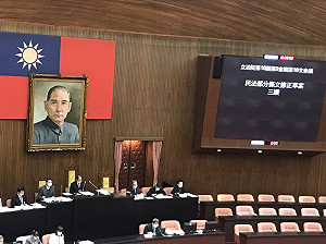 民法成年下修18歲 律師列10點籲：儘早培養孩子謀生能力別當媽寶