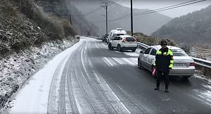 道路管制更新！梨山、合歡山「限掛雪鏈」才可通行