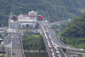 春節國5必塞！高公局統計11時段最塞 初三、初四狂塞17小時