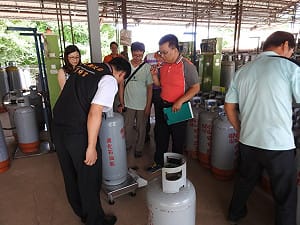 消保處查核餐廳、洗衣店桶裝瓦斯串接！10業者不合格藏危機