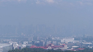 台中灰矇矇空汙再拉警報！蔡其昌批盧秀燕：空氣一差人就神隱
