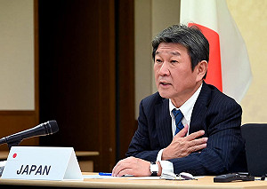 搶在美日峰會前 王毅和日外長通話90分鐘 指責「日本手伸得太長」