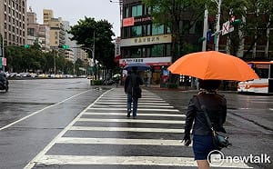 兩波鋒面要來了！好天氣將轉濕涼有雨　專家曝：週末「這裡」雨勢最強