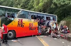 蘇花公路遊覽車撞山事故完成勘驗 晚間9時恢復雙向通行