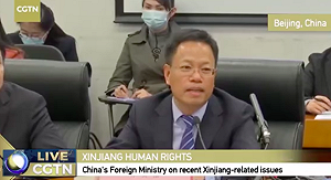戰狼消風？外媒提問無人聽懂 新疆官員尬笑急找翻譯