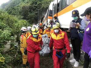 官員竟說若沒誤點6分鐘就不會有太魯閣事件 他批 ： 是運安會還是「運氣會」？