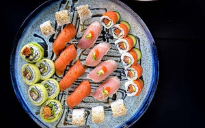是誰發明夏威夷披薩、加州捲?  「邪惡美食」起源地跌破眾人眼鏡