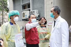 板橋快篩200個名額半小時搶光 明早改上午8時一次發放